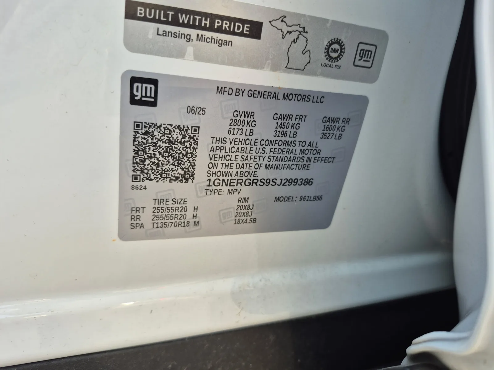 2025 CHEVROLET Traverse donor car — photo 1 photo 2